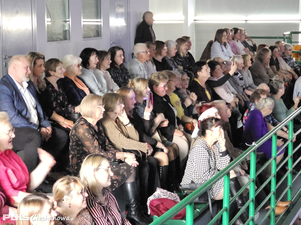 Koncert pełen emocji – Powiat świętował Dzień Kobiet