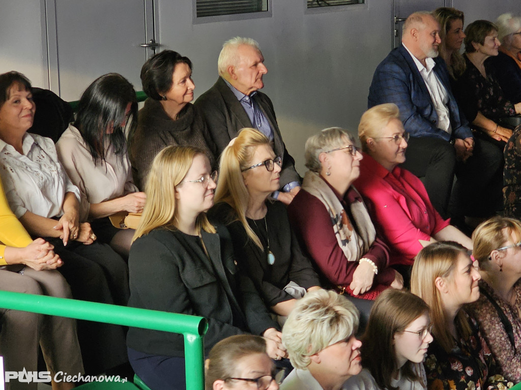 Koncert pełen emocji – Powiat świętował Dzień Kobiet