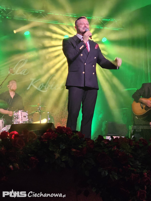 Koncert pełen emocji – Powiat świętował Dzień Kobiet