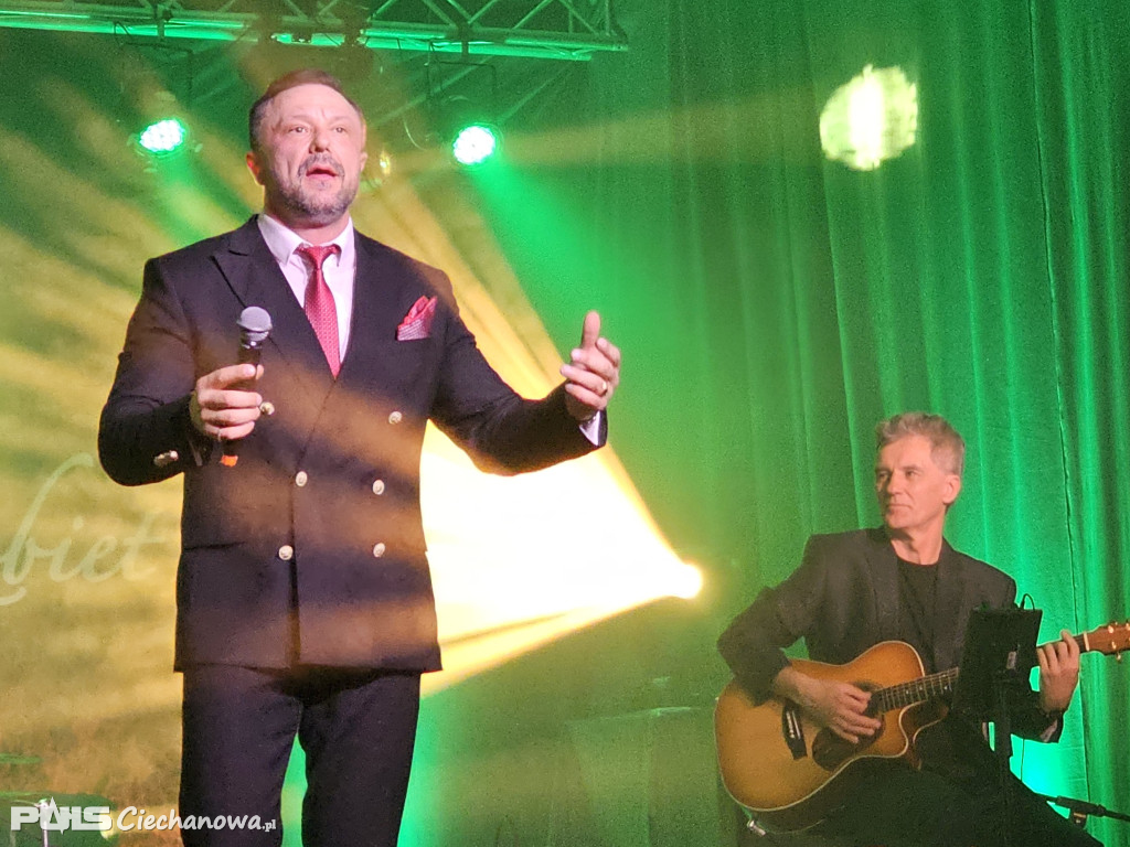 Koncert pełen emocji – Powiat świętował Dzień Kobiet