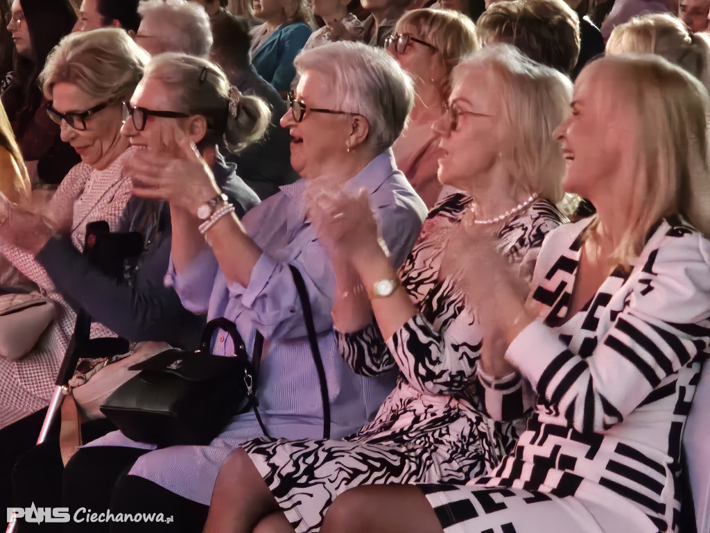 Koncert pełen emocji – Powiat świętował Dzień Kobiet