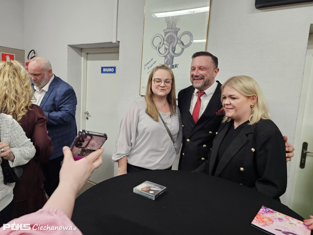 Koncert pełen emocji – Powiat świętował Dzień Kobiet