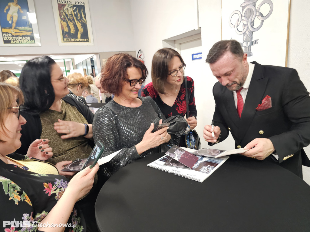 Koncert pełen emocji – Powiat świętował Dzień Kobiet