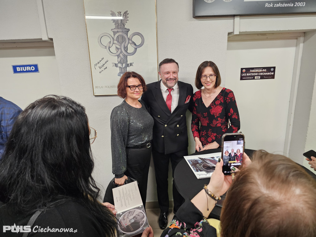 Koncert pełen emocji – Powiat świętował Dzień Kobiet