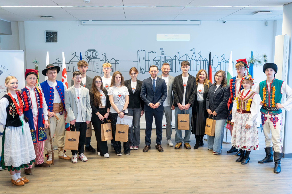 Młodzież z miast partnerskich w Ciechanowie