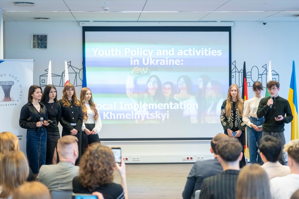 Młodzież z miast partnerskich w Ciechanowie