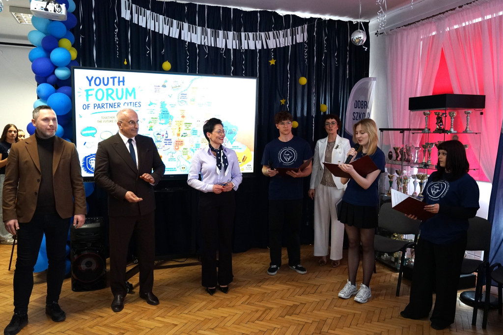 Młodzież z miast partnerskich w Ciechanowie