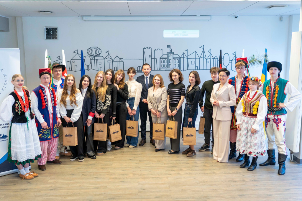 Młodzież z miast partnerskich w Ciechanowie