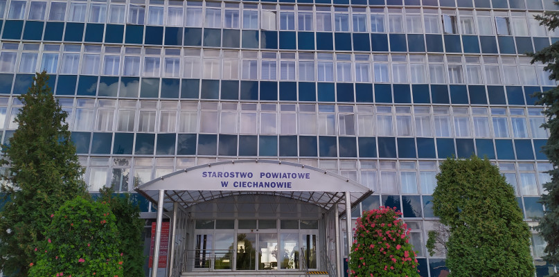 Starostwo Powiatowe w Ciechanowie zaleca kontakt telefoniczny i elektronicznie