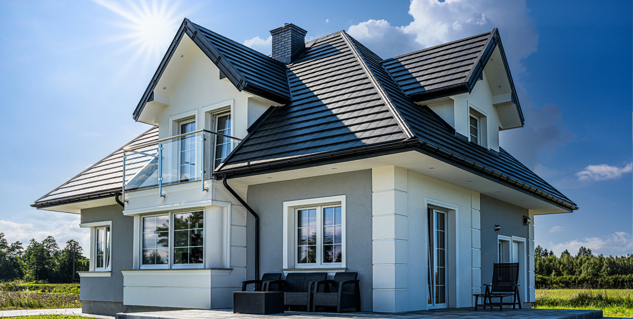 Czym różnią się blachodachówki panelowe dwumodułowe od paneli dachowych jednomoduł