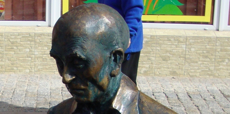 Fot. Rzeźba przedstawiająca współzałożyciela TMZC Roberta Bartołda, autorstwa Marka Zalewskiego.