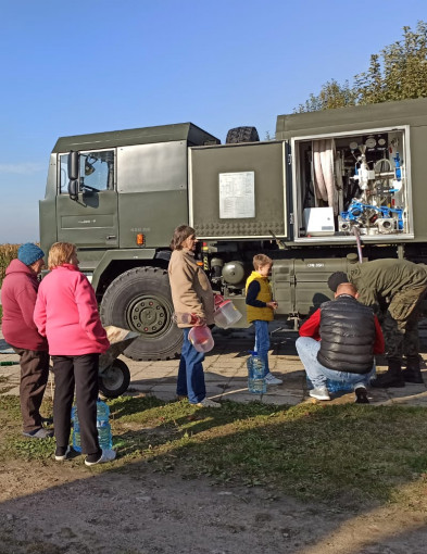 Żołnierze 5MBOT dostarczają wodę w gminie Baboszewo-11533