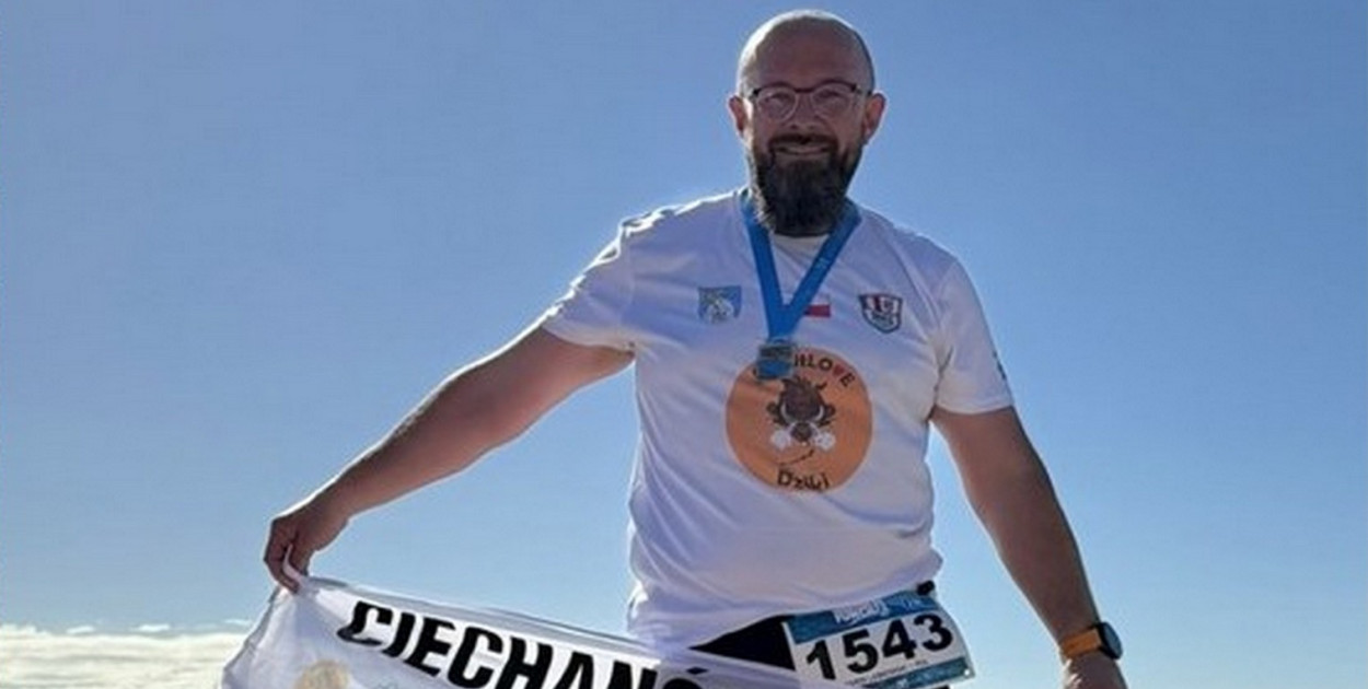 Na zdjęciu Marek Łebkowski – po pokonaniu półmaratonu, który odbył się w ramach „Meia Maratona do Funchal 2024” na Maderze.