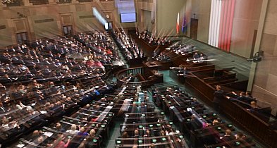 Sejm uchwalił ustawę o tzw. wakacjach składkowych-19810