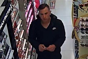 Jeśli rozpoznajesz tego mężczyznę, powiadom policję!-27592