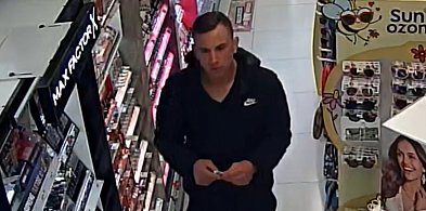 Jeśli rozpoznajesz tego mężczyznę, powiadom policję!-27592