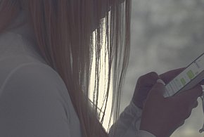 Odgórny zakaz telefonów w szkołach? MEN zdradza plany zmian-27629