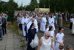 Nie wszyscy o tym wiedzą. Czy udział w procesji Bożego Ciała to obowiązek?-27900
