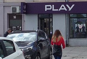 Play na celowniku UOKiK. Chodzi o pieniądze ściągane z kont klientów-27987