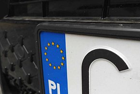 Rejestracja auta przez internet i koniec z przynoszeniem tablic. Rząd przyjął...-28139