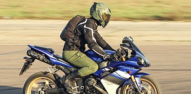 16-letni motocyklista uderzył w ogrodzenie - został ranny-28302