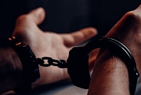 Poszukiwany dwoma listami gończymi wpadł z amfetaminą-29589