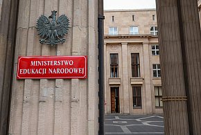 Nauczyciele jednak bez statusu funkcjonariusza publicznego. Kolejne zmiany-30162