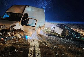 Nie ustąpił pierwszeństwa przejazdu. Dwie osoby ranne-30215