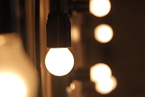Rachunki za prąd pójdą w dół. Rząd usuwa opłatę doliczaną od lat-30545