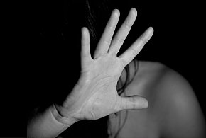 Znęcał się nad swoją żoną. Usłyszał zarzuty-30552