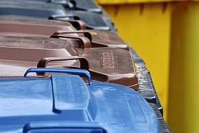 Fioletowe worki na odpady. Oto, co powinno tam trafiać-31176