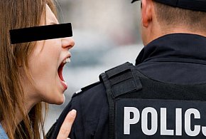 Protestująca zatrzymana za znieważenie policjanta
