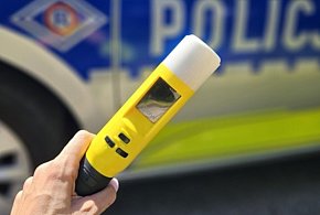 Nietrzeźwy z dożywotnimi zakazami zatrzymany przez policjantkę po służbie