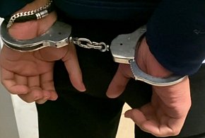 Usiłował zabić, groził siekierą, znieważył i napadł na policjantów