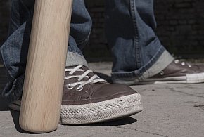 Był bity, kopany i zastraszany nożem. Aresztowano dwóch mężczyzn