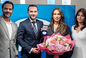 Alicja Szemplińska z ciechanowskim medalem [foto]