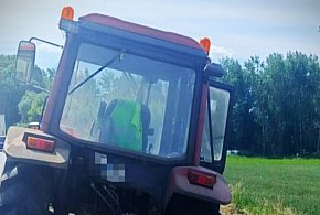 Kompletnie pijany kierowca ciągnika kosił trawę przy DK60