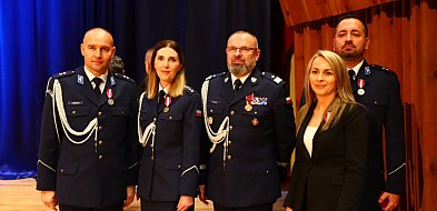 Medale dla funkcjonariuszy i pracownika KPP w Ciechanowie-31225