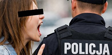 Protestująca zatrzymana za znieważenie policjanta