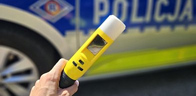 Nietrzeźwy z dożywotnimi zakazami zatrzymany przez policjantkę po służbie