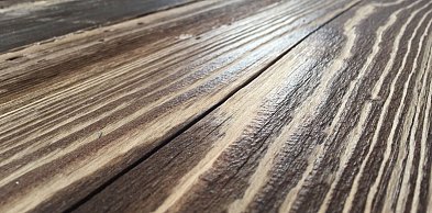 Tworzymy wnętrza z historią przy pomocy starego drewna