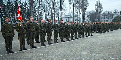 Symboliczna chwila dla 51 batalionu lekkiej piechoty-30116