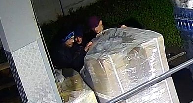Podejrzewani o kradzież. Może ich rozpoznajesz?