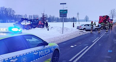 Groźne zdarzenie drogowe na DW 616. Jedna osoba ranna