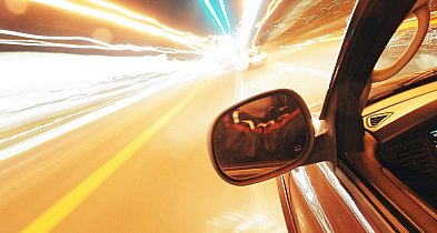 Szaleńcza jazda w terenie zabudowanym. Kierowca stracił prawo jazdy