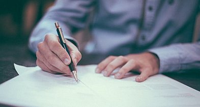 Umowy o dzieło – coraz rzadsze, krótsze i zgłaszane elektronicznie