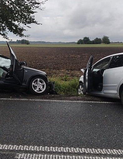 Uderzył w jadący z naprzeciwka pojazd. 10-latka przewieziona do szpitala-29213