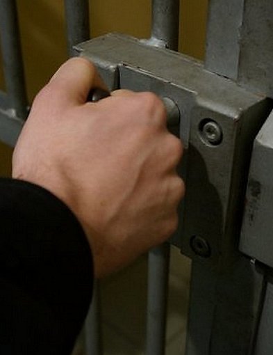 Gra w chowanego zakończona w więzieniu-31024