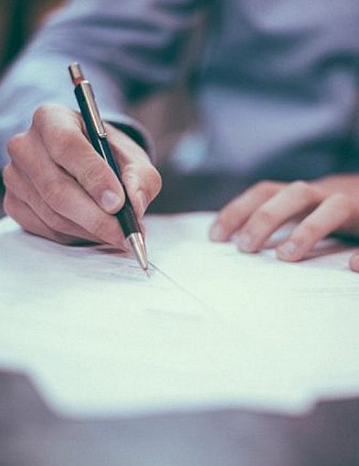 Umowy o dzieło – coraz rzadsze, krótsze i zgłaszane elektronicznie