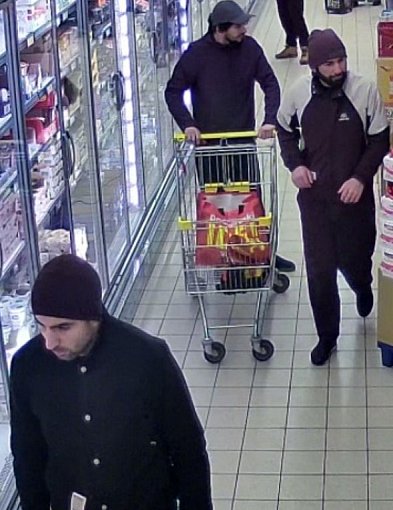 Poszukiwani sprawcy kradzieży [foto]